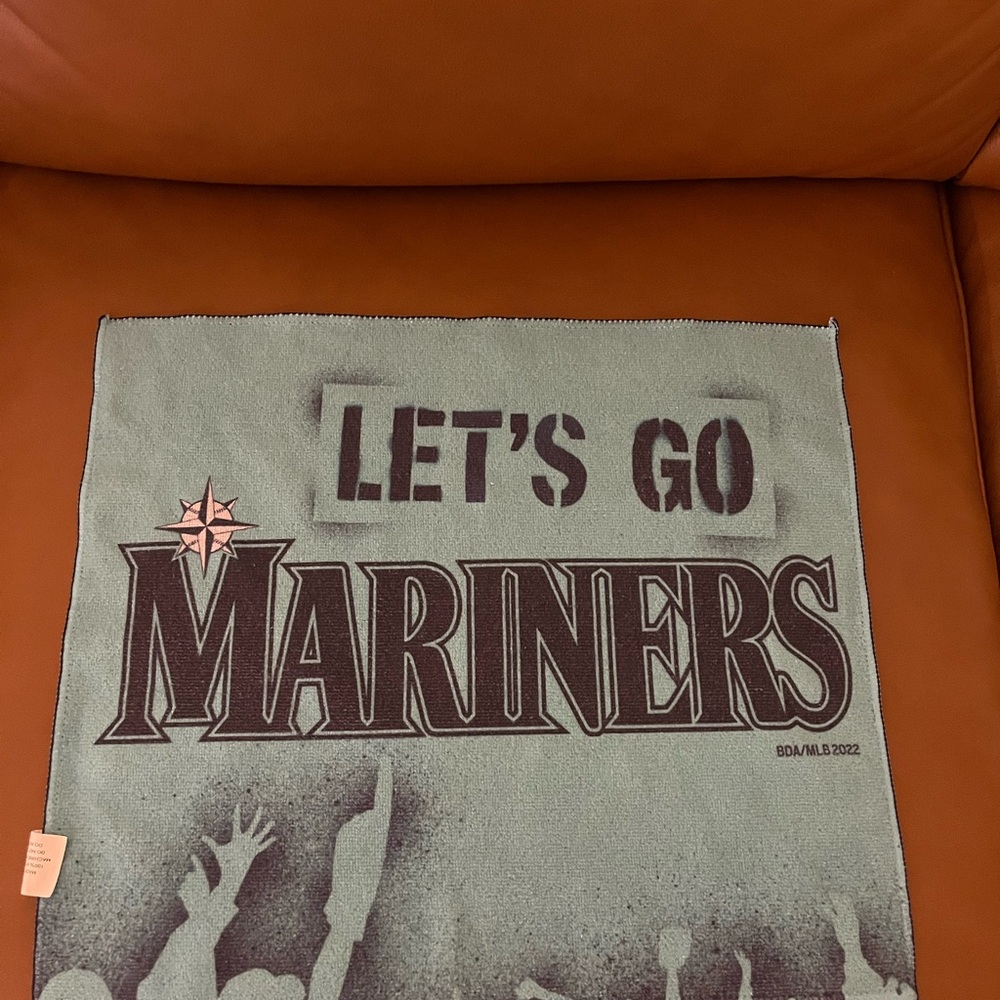 MLB | Seattle Mariners rally towel